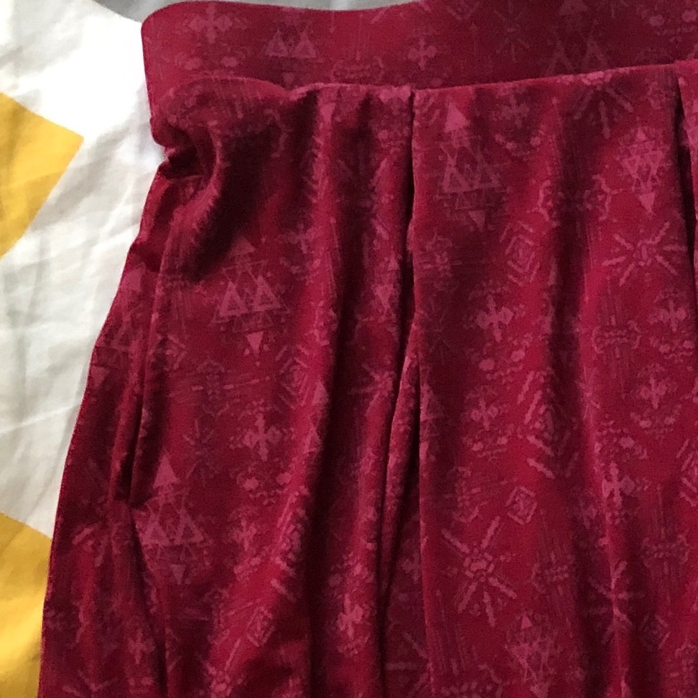 LuLaRoe Madison skirt with pockets! XL